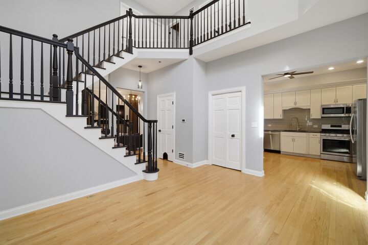 Property Photo: 736 N Franklin Avenue IL 60067