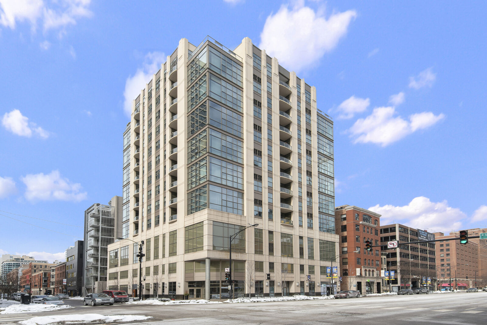 Property Photo:  150 W Superior Street 1002  IL 60654 