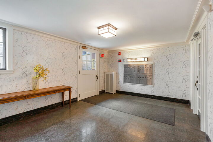 Property Photo:  734 Noyes Street O2  IL 60201 