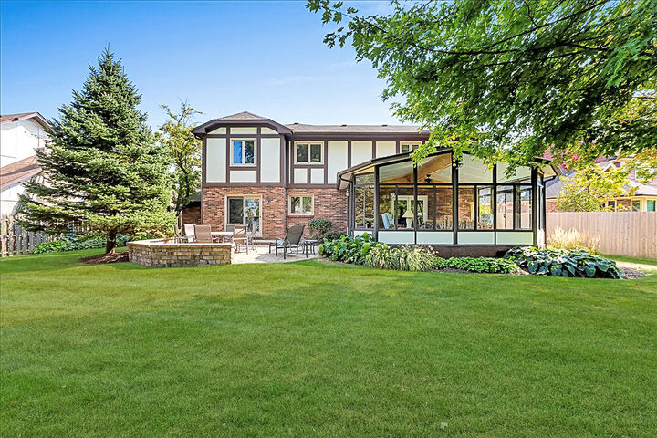 Property Photo:  2S534 Danbury Drive  IL 60137 