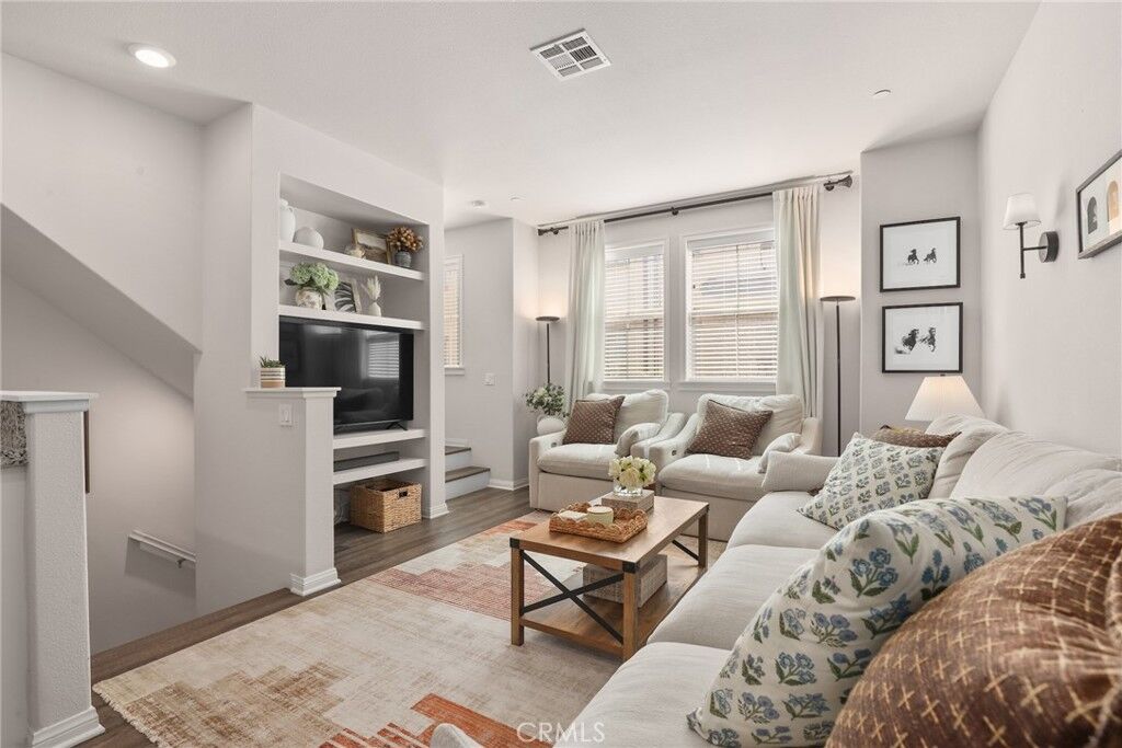 Property Photo:  14104 W Birch Lane  CA 91405 