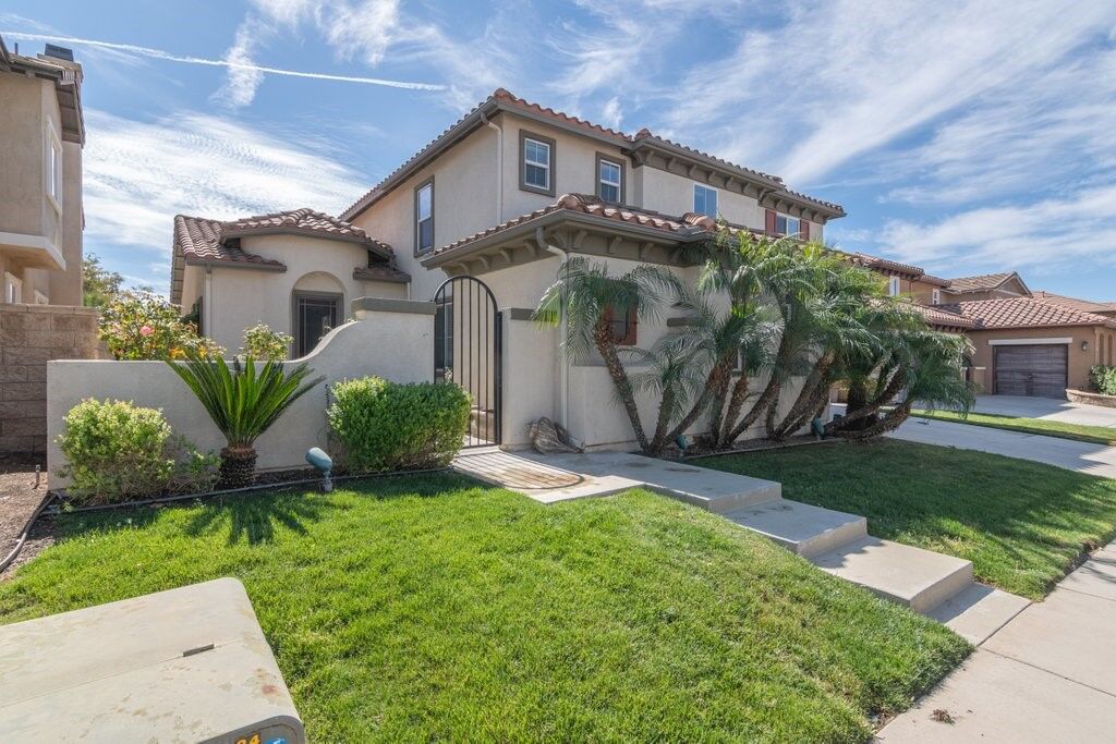 Property Photo:  27194 Red Maple  CA 92562 