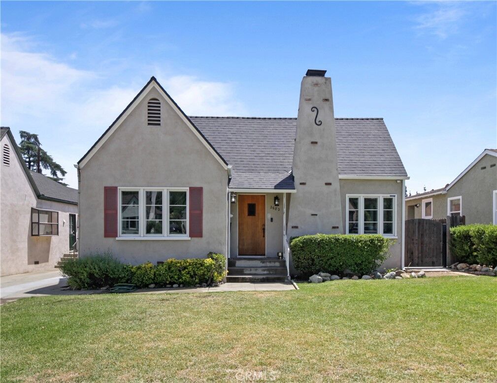 Property Photo:  2682 E Villa Street  CA 91107 