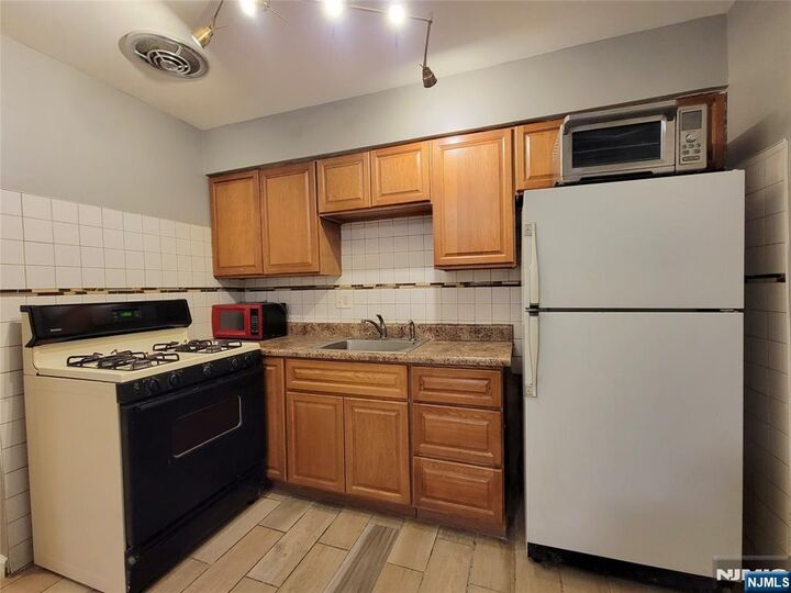 Property Photo: 423 2nd Street 1 NJ 07302