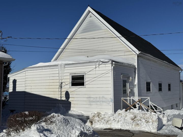542 Upper Prince Street — photo 1