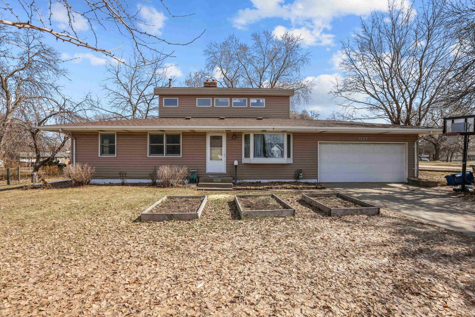 Property Photo:  5492 Altura Road NE  MN 55421 