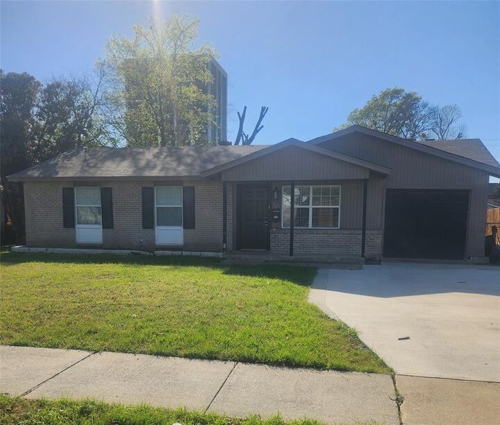 Property Photo:  321 Cottonwood  TX 75080 