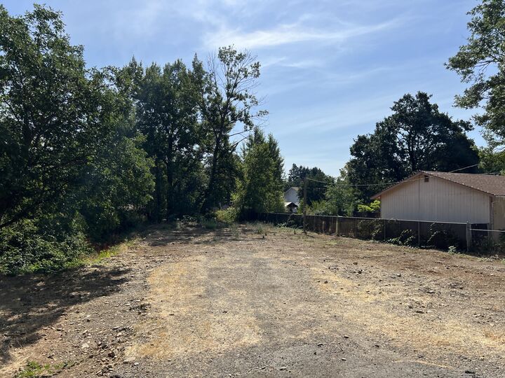 Property Photo:  127 S Kerby Avenue  OR 97523 