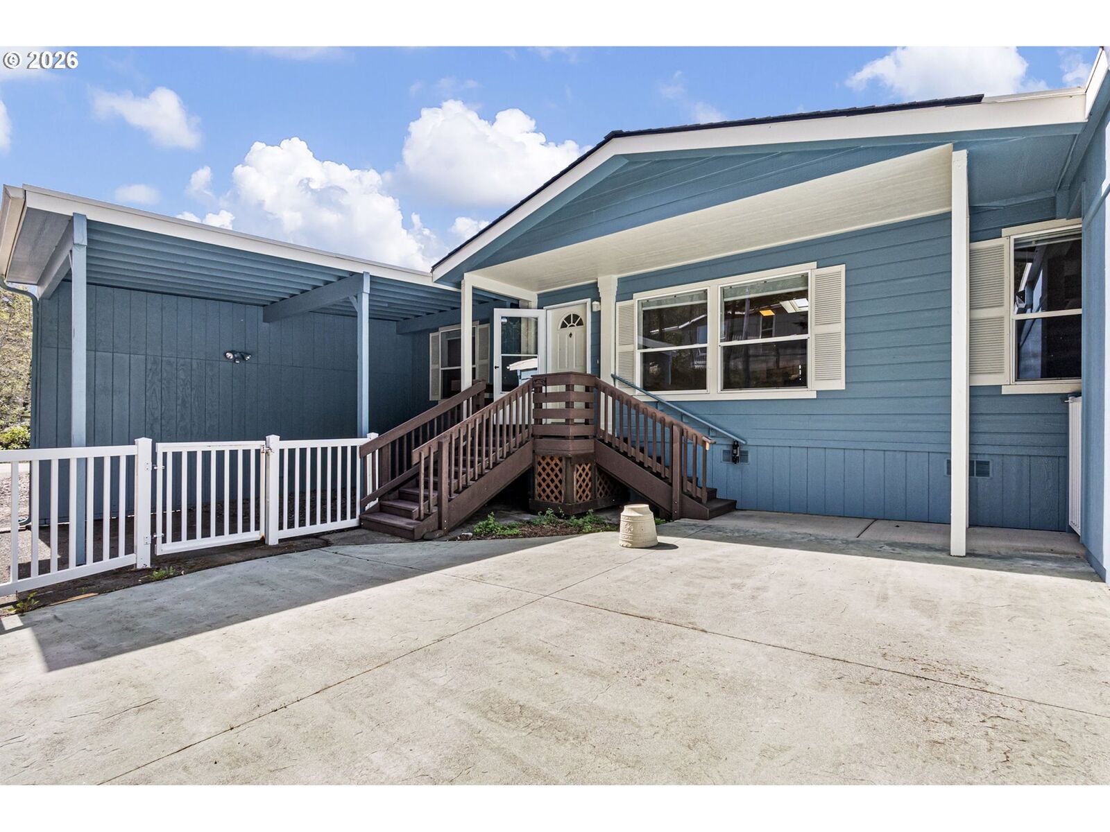 Property Photo: 98041 Hallway Rd 41 OR 97415