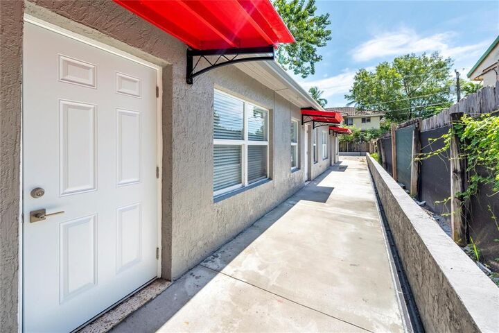 Property Photo:  628 NE 8th Avenue 2  FL 33304 