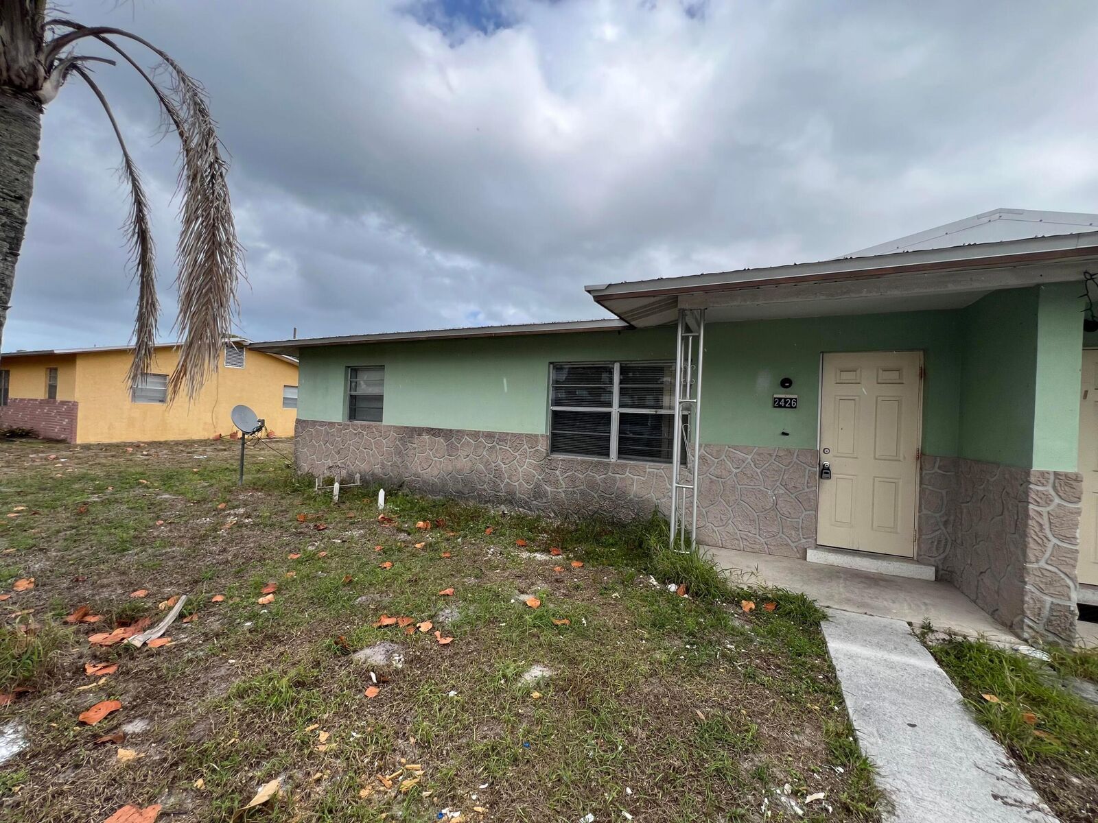 Property Photo: 2426 Seneca Avenue FL 34946
