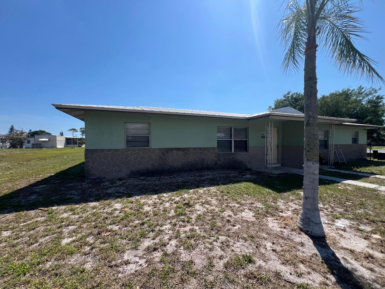 Property Photo: 2426 Seneca Avenue FL 34946