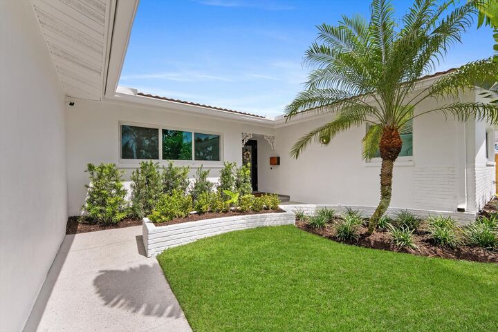 Property Photo:  1289 SW 7th Street  FL 33486 