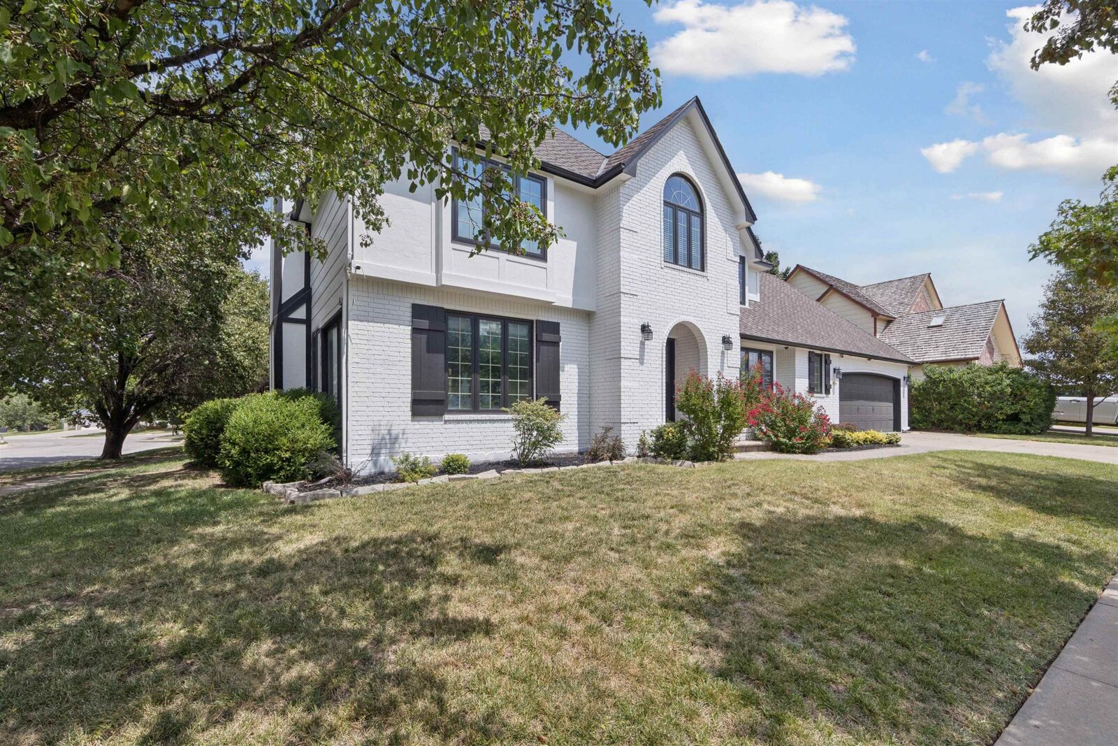 Property Photo:  914 N Cypress Ct  KS 67206 