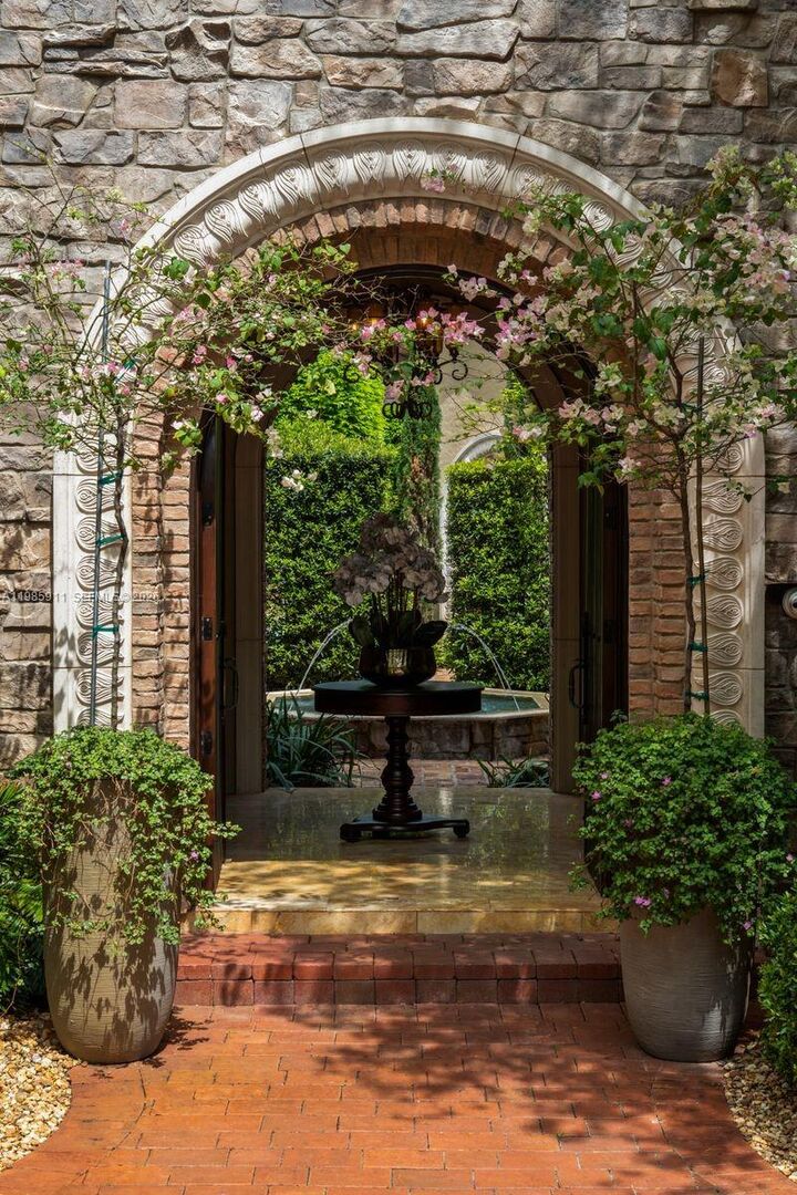 Property Photo:  6201 SW 96th St  FL 33156 