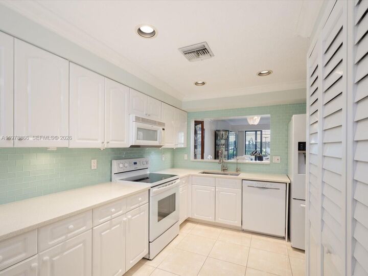 Property Photo: 8652 Via Reale 1 FL 33496