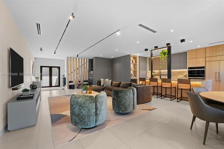 Property Photo:  1077 Golden Cane Dr  FL 33327 