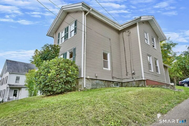 Property Photo:  25 Pleasant Street  CT 06401 