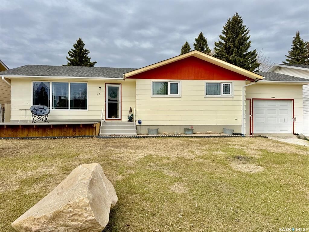 Property Photo:  1117 10th Street  SK S0K 2A0 