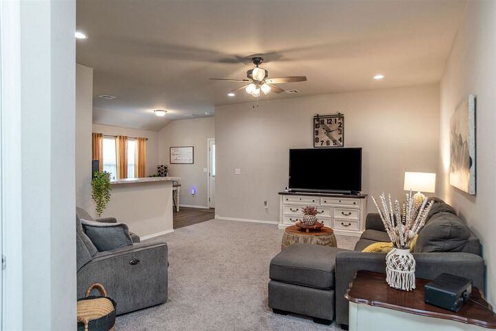 Property Photo:  1910 E Franklin Avenue  OK 74075 