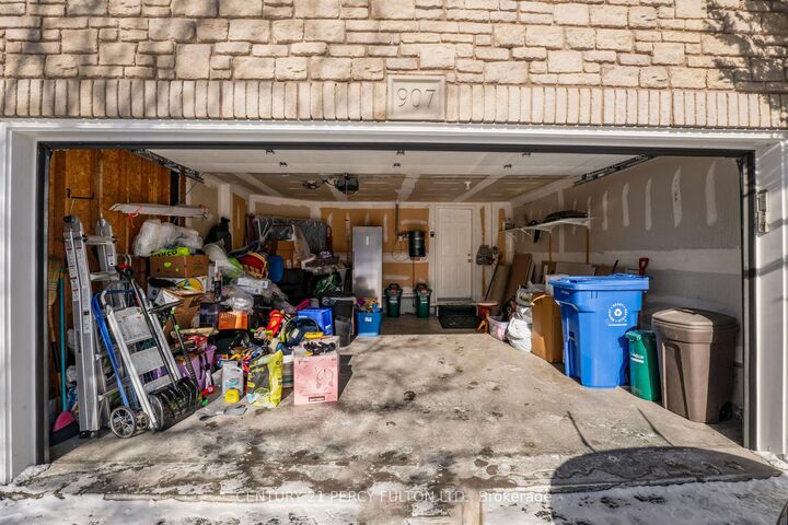 Property Photo: 907 Oaktree Crescent Basement ON L3X 2Z1