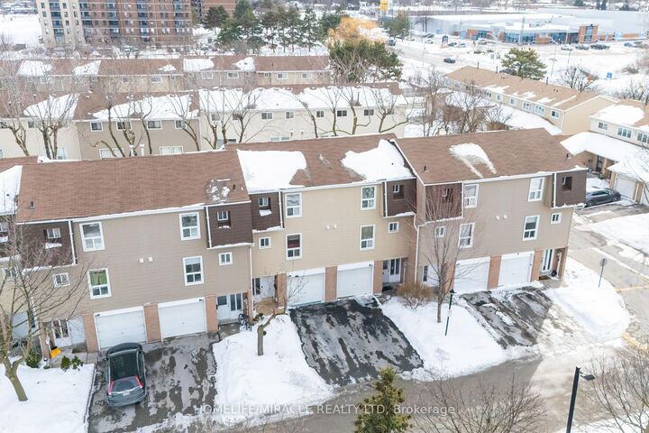 Property Photo: 150 Enderby Crescent 150 ON L6T 4C7