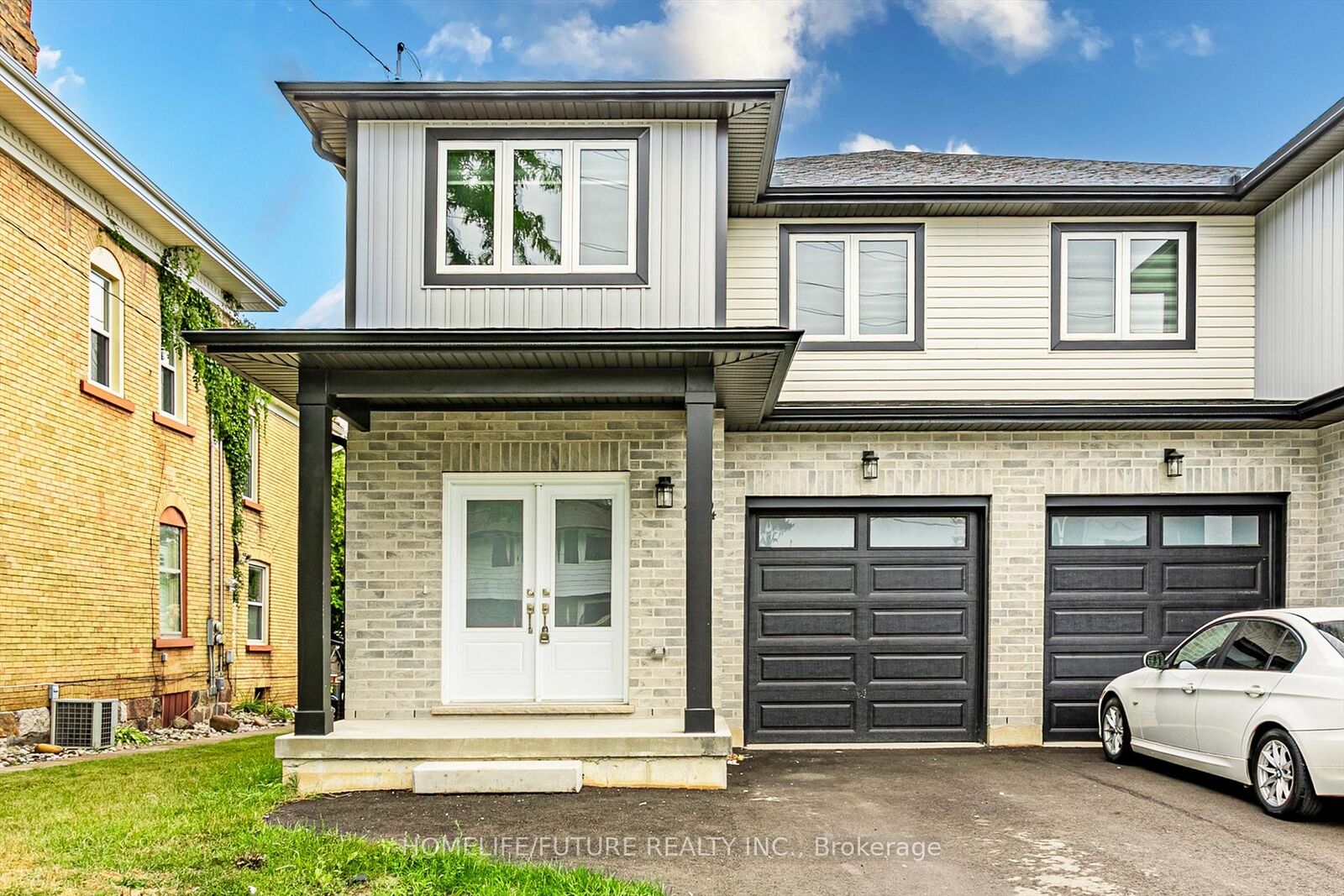 Property Photo:  124 King Street E  ON N5C 1G9 