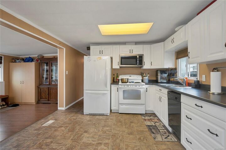 Property Photo: 951 Homewood Rd #81 BC V9W 3N7