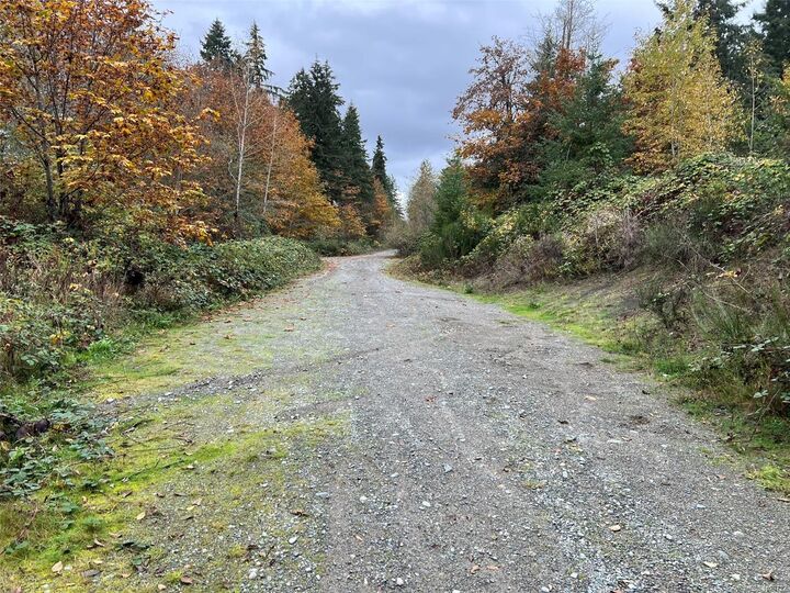 1825 Nairne Rd — photo 1