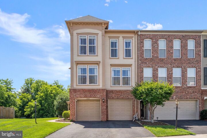 Property Photo:  23427 Spice Bush Terrace  VA 20148 