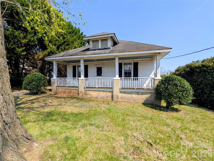 Property Photo:  507 S College Street  NC 28655 