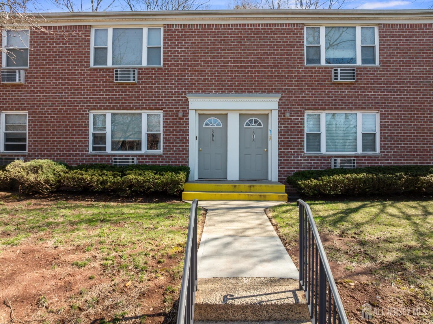 Property Photo:  5 York Drive 5B  NJ 08817 