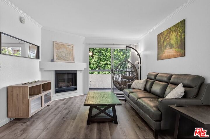 Property Photo:  5565 Canoga Ave  CA 91367 