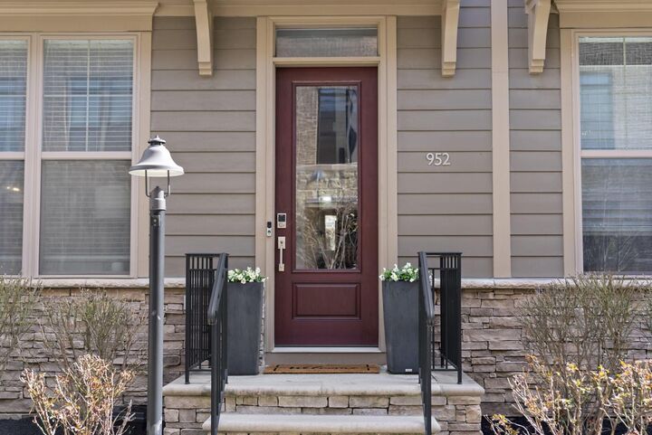 Property Photo:  952 Pullman Place  OH 43212 