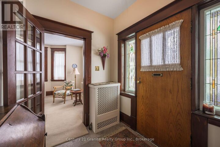 Property Photo:  84 Cambridge Street North  ON K9V 4E2 