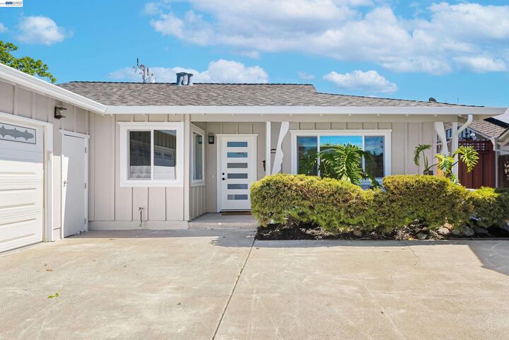 Property Photo: 3221 Llano St CA 94403