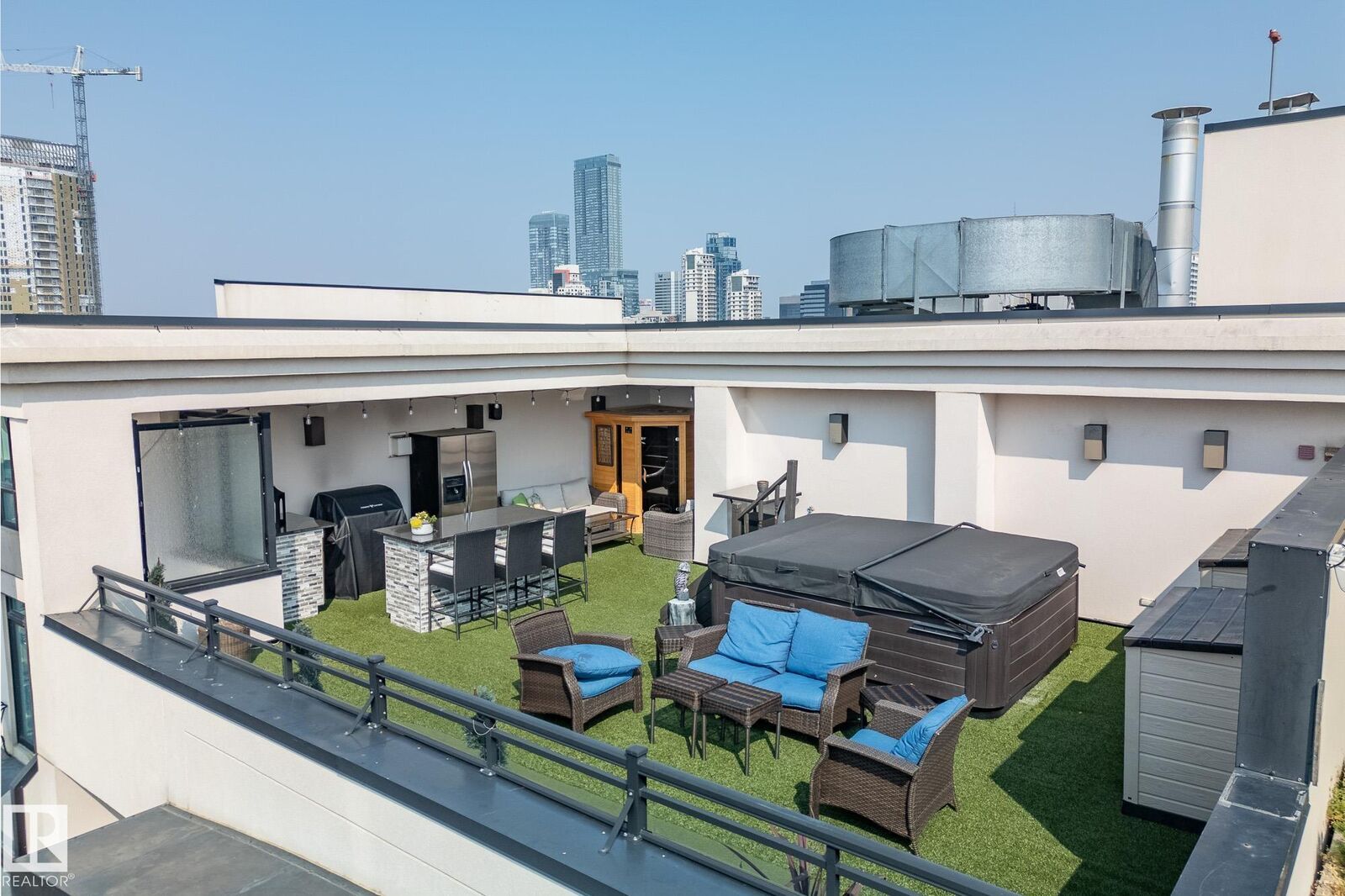 Property Photo: 9939 109 Street NW Ph04/1804 AB T5K 1H6