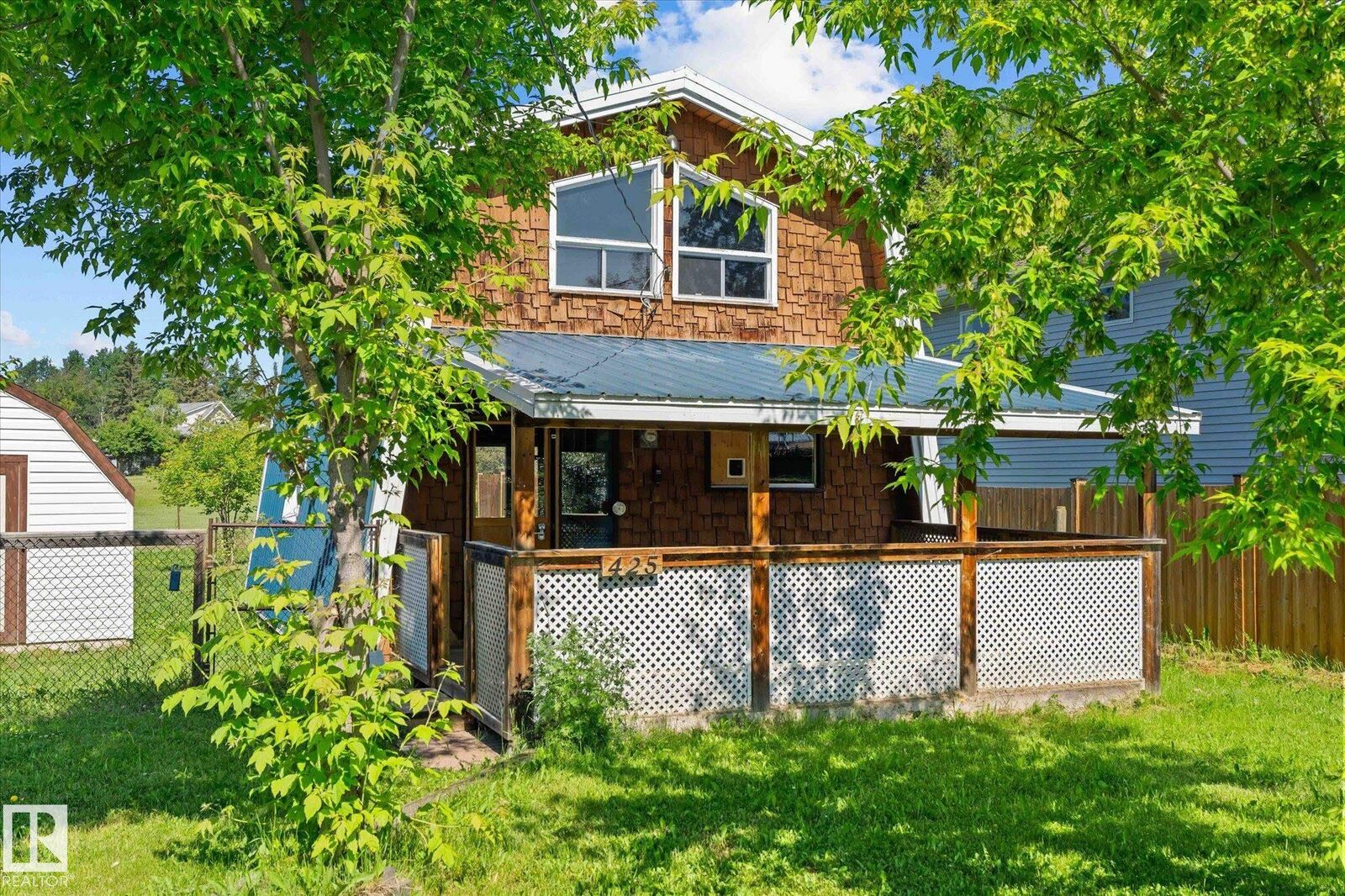 Property Photo: 425 4 St. Yellowstone AB T0E 0A0