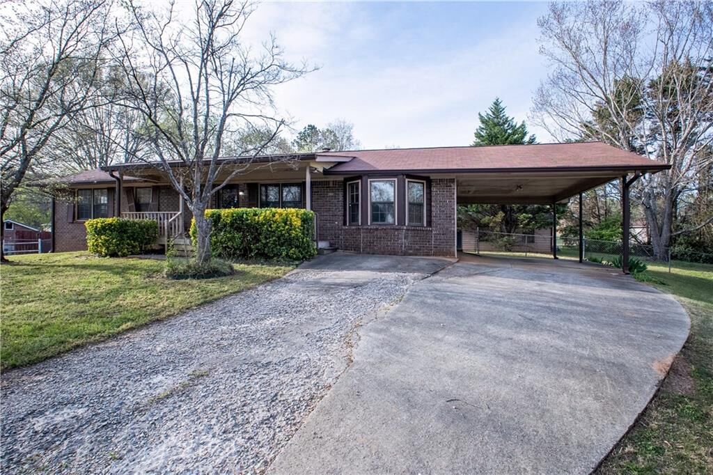 Property Photo:  98 Laurie Court  GA 30141 