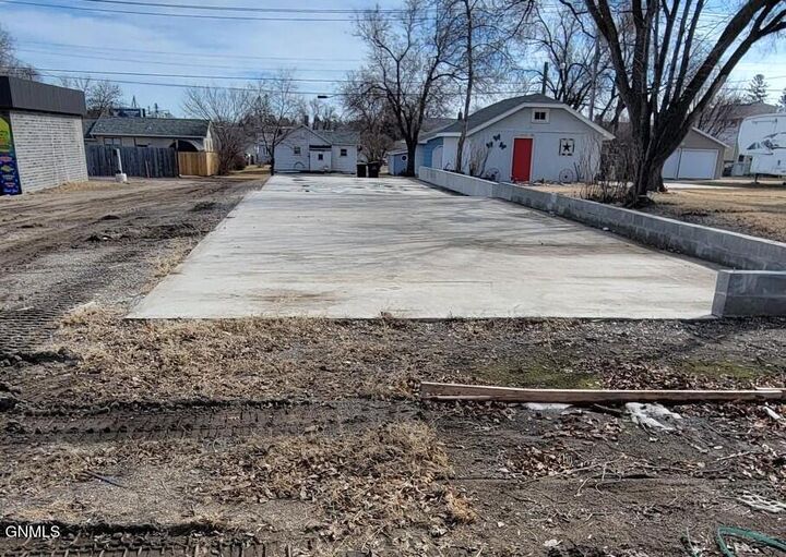 Property Photo: 1009 8th Avenue SE ND 58401