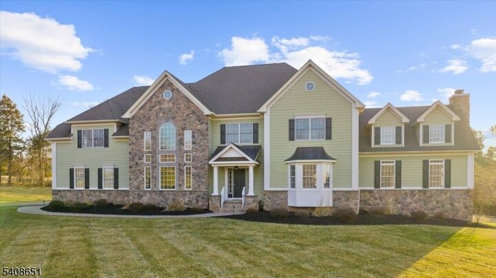 Property Photo:  4 Steinbeck Ct  NJ 08848 