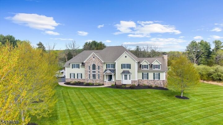 Property Photo:  4 Steinbeck Ct  NJ 08848 