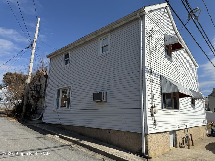 Property Photo:  522 Freemont Court  PA 18201 
