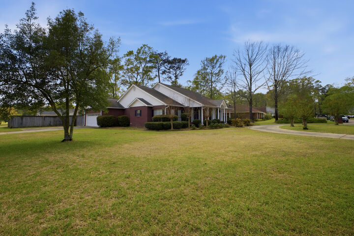 Property Photo:  217 Greenwood Pl  MS 39402 