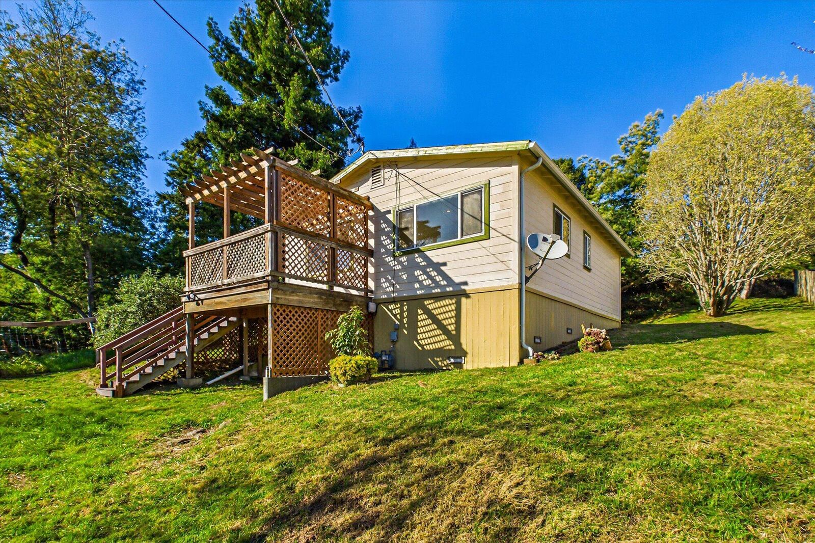 Property Photo:  887 Fernbridge Drive  CA 95540 