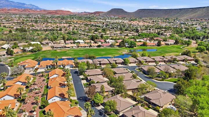 Property Photo: 145 Crystal Lakes Dr #119 UT 84770
