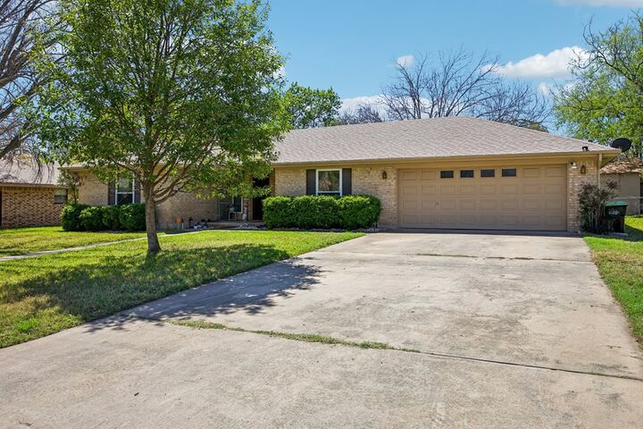 Property Photo:  92 Westwood Lane  TX 78028 