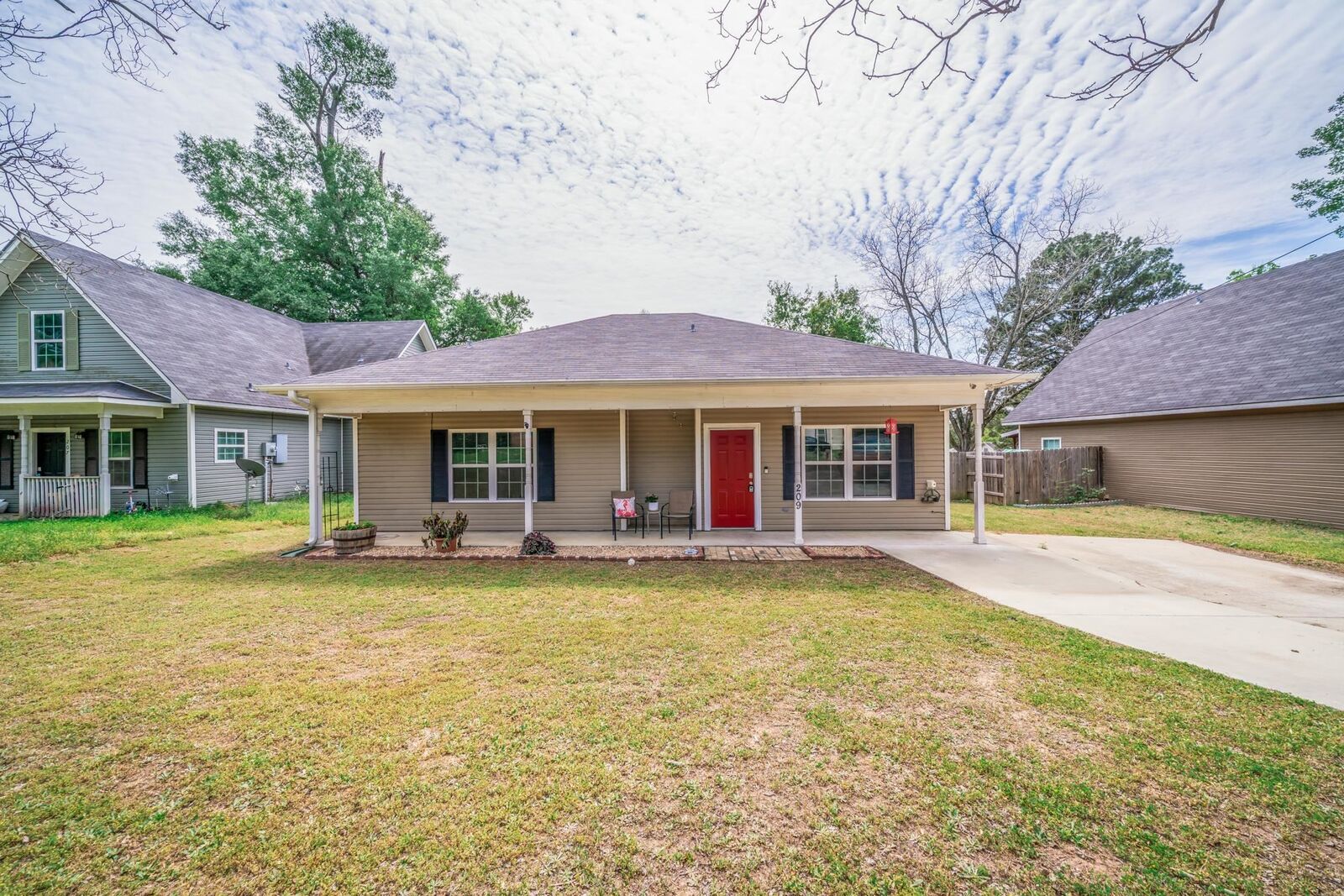Property Photo:  209 W Gay Ave.  TX 75647 