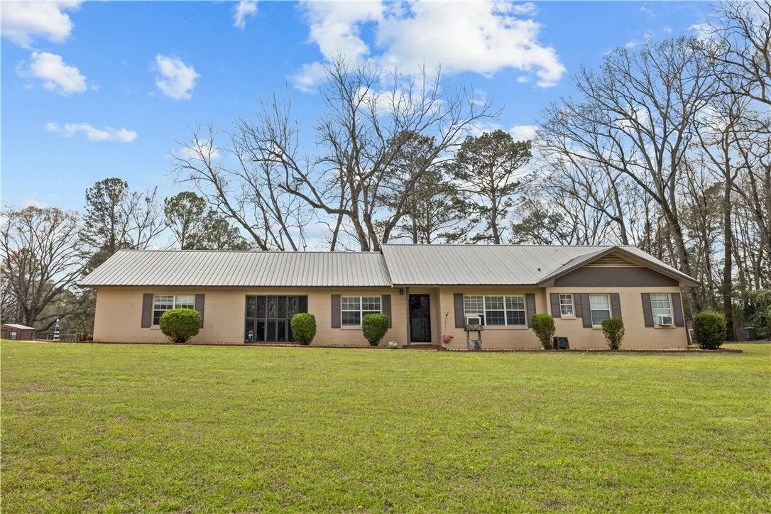 Property Photo:  5108 Lee Road 270  AL 36854 