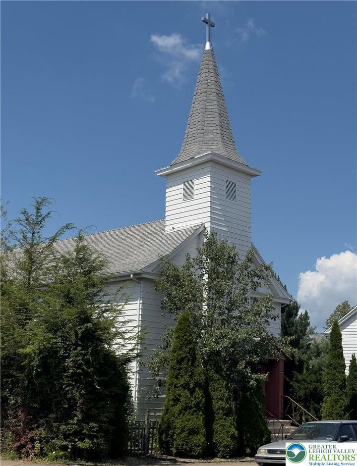 Property Photo:  608 McKinley  PA 18201 